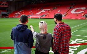 敢问路在何方？辽宁男篮毫无章法，毫无战术，乱七八糟，一点希望看不到~＂