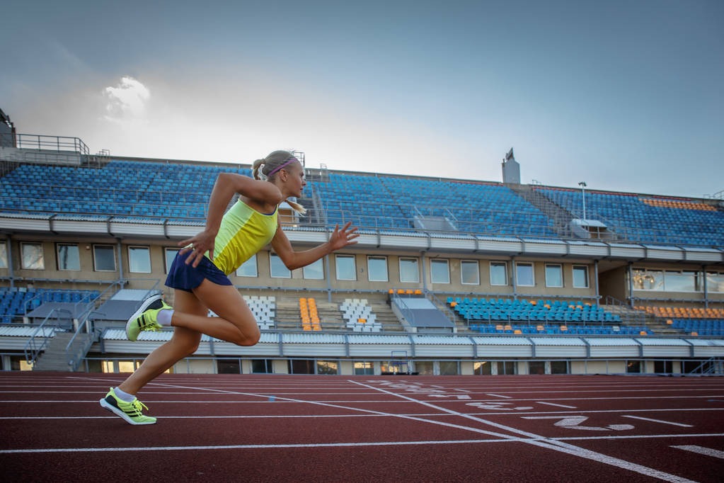 14岁金书贤技压群芳，领跑全锦赛女单短节目！褪去青涩尝试成熟风格